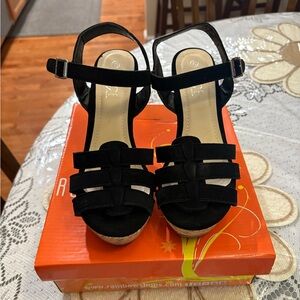 Rouge Helium Black Strappy Sandals